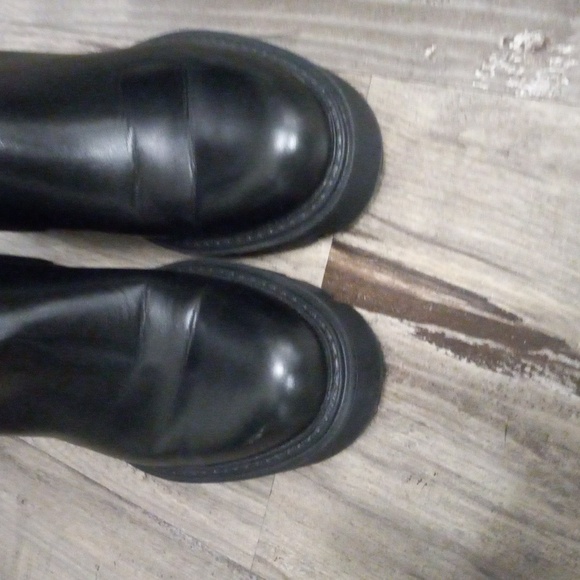 ZARA Women's Chelsea Boots Lether Elastic Detail Track Soles Sack Boot Sz 6.5 - Picture 8 of 16